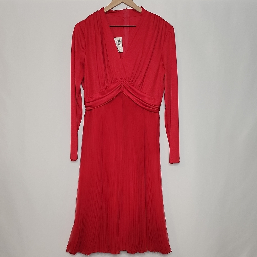 Miss Elliette Vibrant Red Long Sleeve Accordian Pleated Dress Size 16